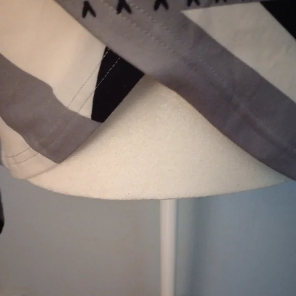 Made With Love Geometric Pattern Crossover Front V-Neck Blouse Top Size M - Picture 5 of 7